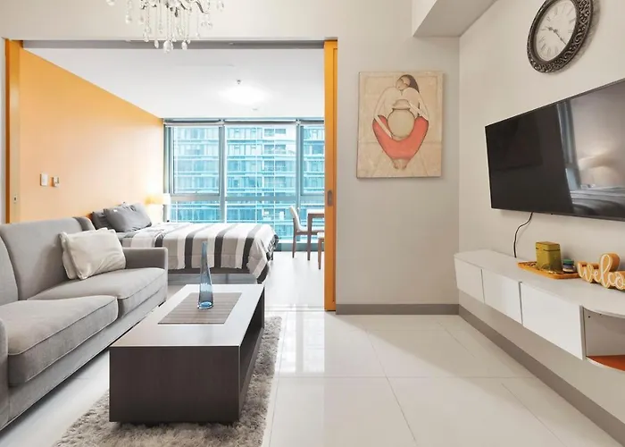 Stylish In Bgc Near Uptown Mall And St Lukes Manila